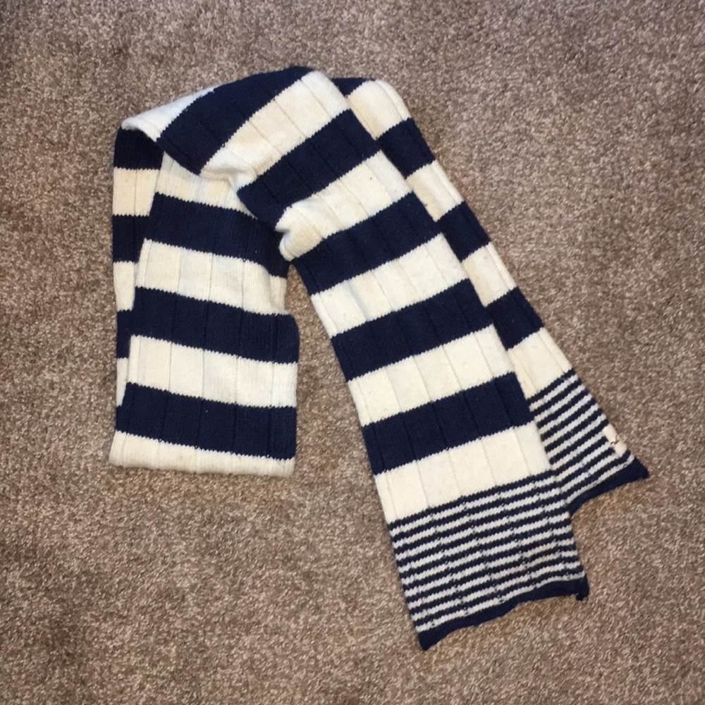Hollister Scarf